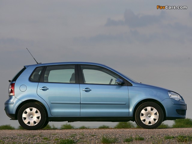 Photos of Volkswagen Polo 5-door UK-spec (Typ 9N3) 2005–09 (640 x 480)