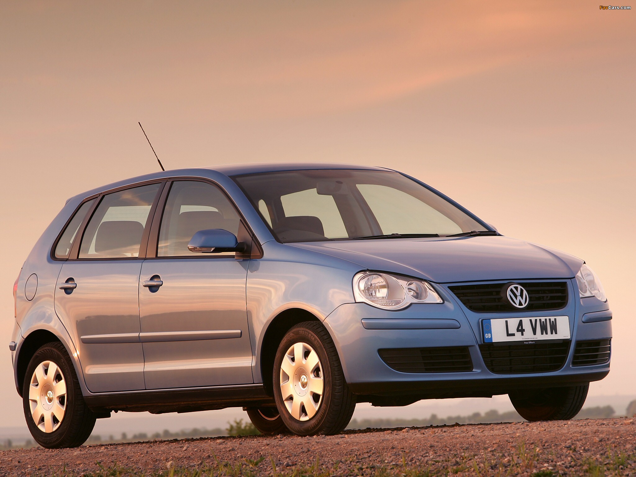 Photos of Volkswagen Polo 5-door UK-spec (Typ 9N3) 2005–09 (2048 x 1536)