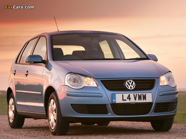 Photos of Volkswagen Polo 5-door UK-spec (Typ 9N3) 2005–09 (640 x 480)
