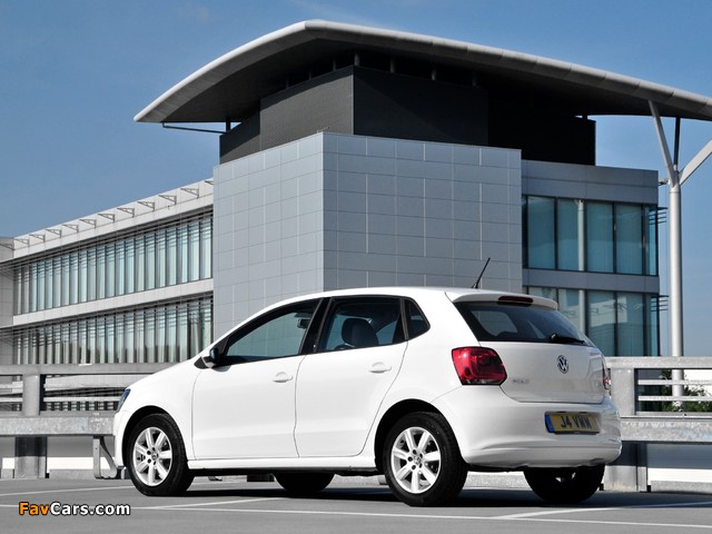 Photos of Volkswagen Polo 5-door UK-spec (Typ 6R) 2009 (640 x 480)