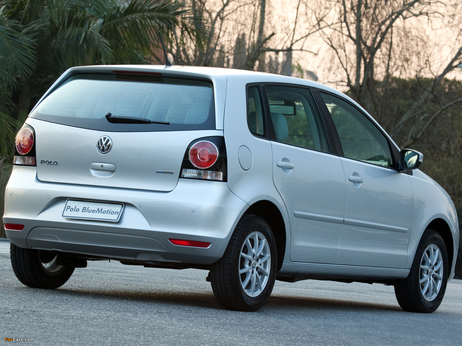 Photos of Volkswagen Polo BlueMotion 5-door BR-spec (Typ 9N3) 2012 (1600 x 1200)