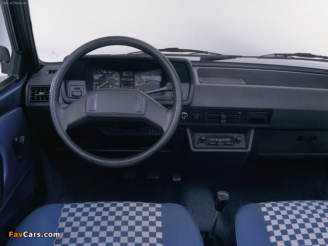 Pictures of Volkswagen Polo Coupe (II) 1981–90 (640 x 480)