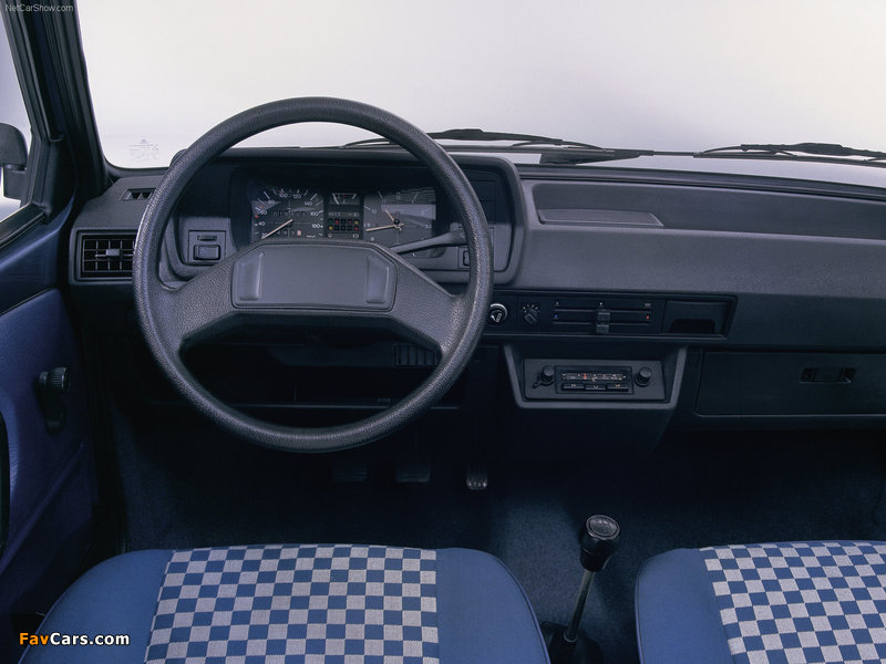 Pictures of Volkswagen Polo Coupe (II) 1981–90 (800 x 600)