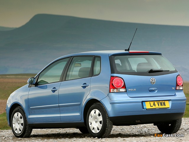 Pictures of Volkswagen Polo 5-door UK-spec (Typ 9N3) 2005–09 (640 x 480)