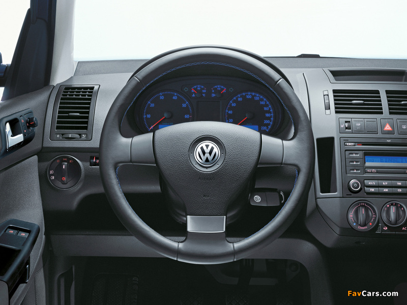 Pictures of Volkswagen Polo Tour 3-door (Typ 9N3) 2006 (800 x 600)