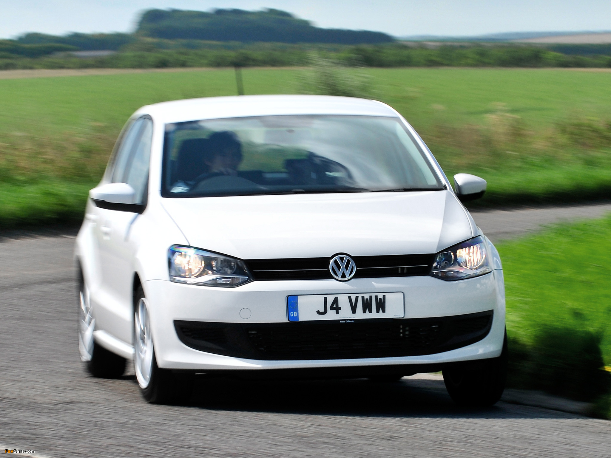 Pictures of Volkswagen Polo 5-door UK-spec (Typ 6R) 2009 (2048 x 1536)