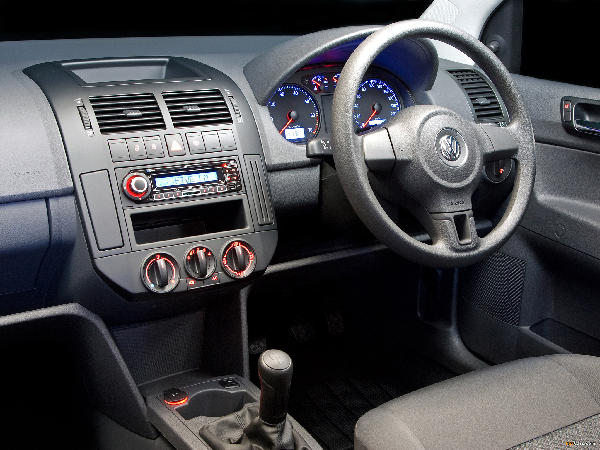 Pictures of Volkswagen Polo Vivo Hatchback (IVf) 2010 (2048 x 1536)