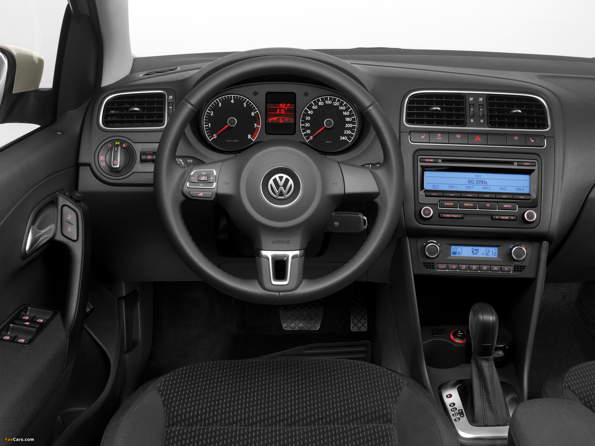 Pictures of Volkswagen Polo Sedan (V) 2010 (2048 x 1536)