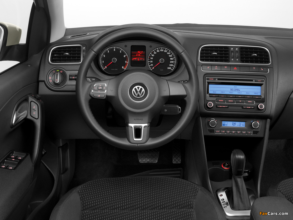 Pictures of Volkswagen Polo Sedan (V) 2010 (1024 x 768)