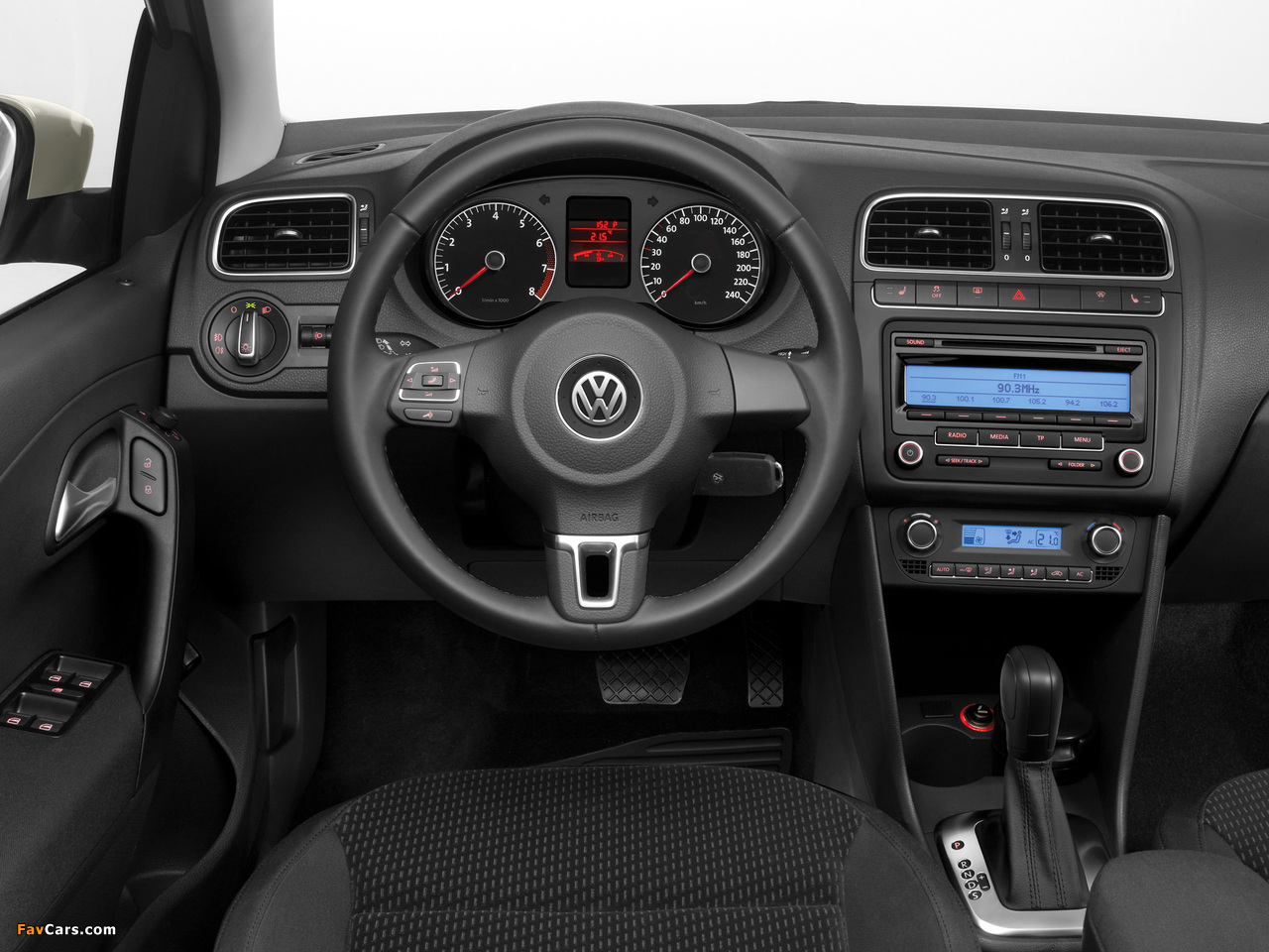 Pictures of Volkswagen Polo Sedan (V) 2010 (1280 x 960)