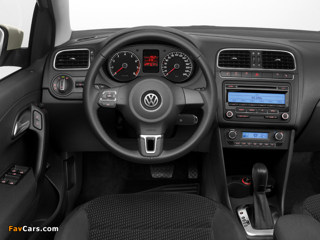 Pictures of Volkswagen Polo Sedan (V) 2010 (640 x 480)