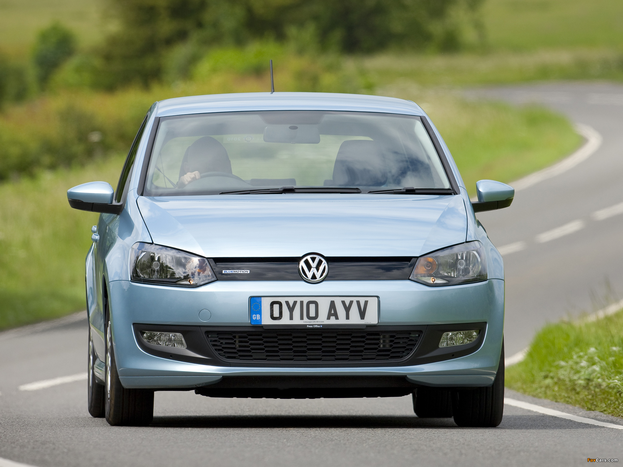 Pictures of Volkswagen Polo BlueMotion 5-door UK-spec (Typ 6R) 2010 (2048 x 1536)