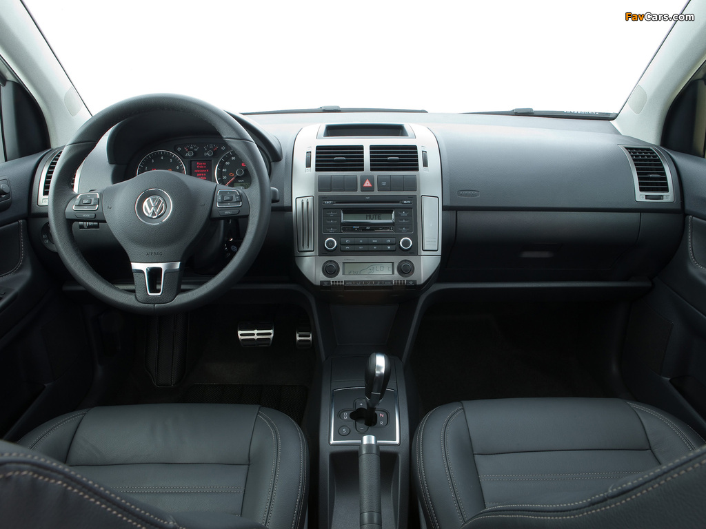 Pictures of Volkswagen Polo Sedan BR-spec (Typ 9N3) 2012 (1024 x 768)