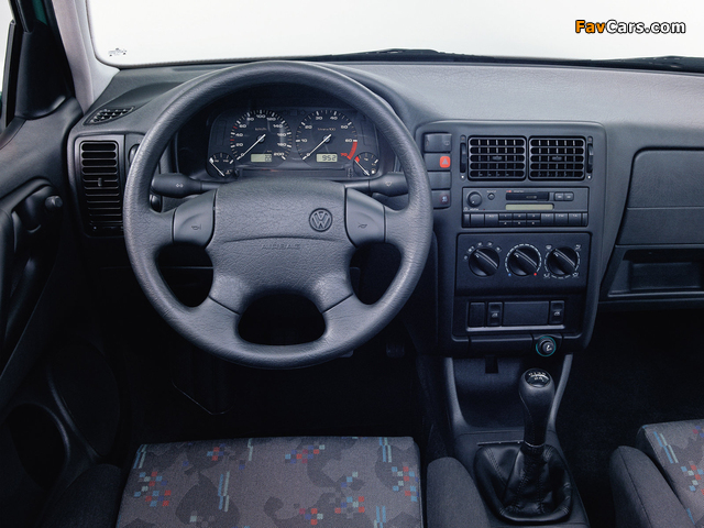 Volkswagen Polo 5-door (III) 1994–99 pictures (640 x 480)