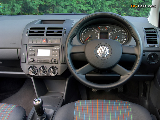 Volkswagen Polo 3-door UK-spec (Typ 9N3) 2005–09 photos (640 x 480)