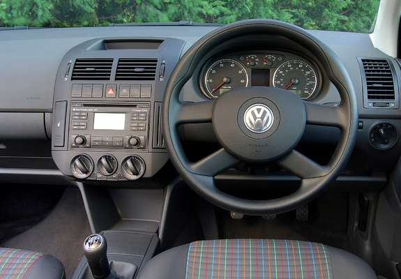 Volkswagen Polo 3-door UK-spec (Typ 9N3) 2005–09 photos