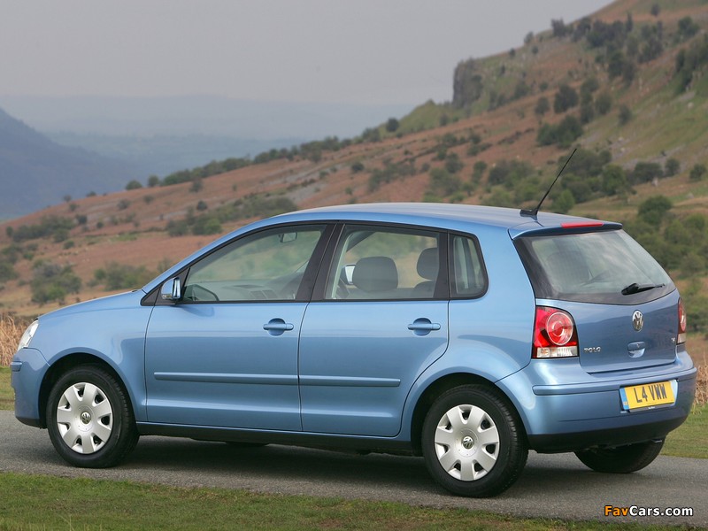 Volkswagen Polo 5-door UK-spec (Typ 9N3) 2005–09 photos (800 x 600)