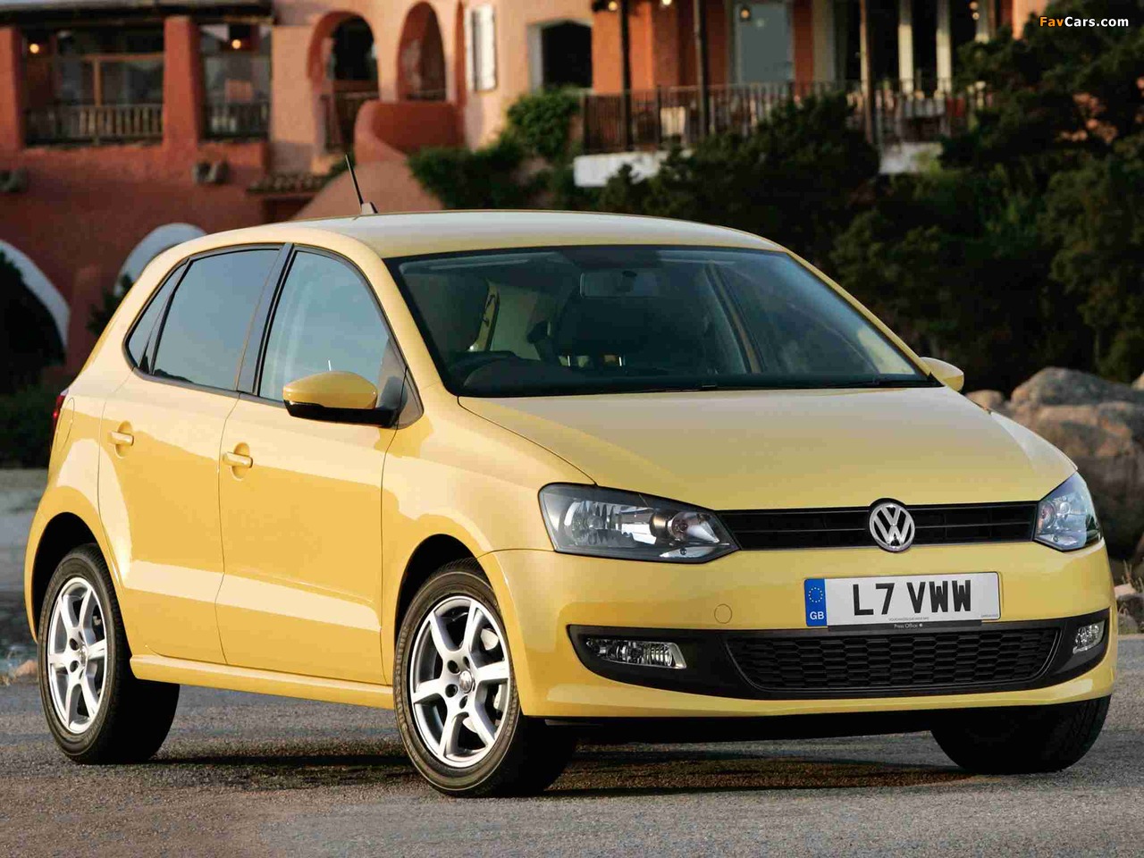 Volkswagen Polo 5-door UK-spec (Typ 6R) 2009 images (1280 x 960)