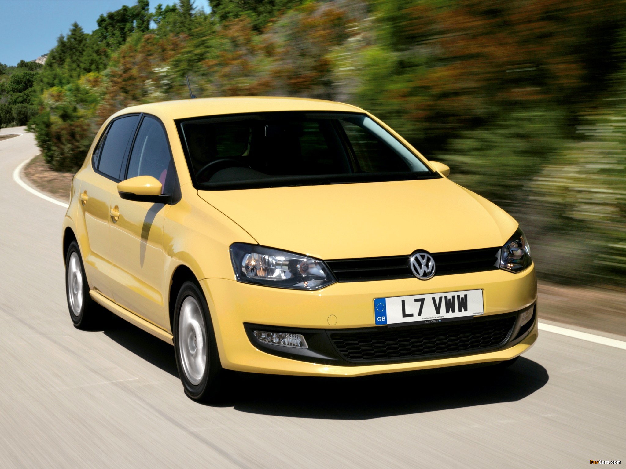 Volkswagen Polo 5-door UK-spec (Typ 6R) 2009 images (2048 x 1536)