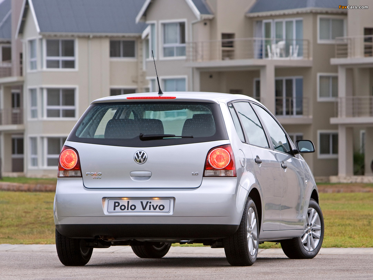 Volkswagen Polo Vivo Hatchback (IVf) 2010 images (1280 x 960)