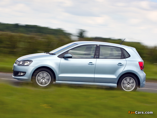 Volkswagen Polo BlueMotion 5-door UK-spec (Typ 6R) 2010 photos (640 x 480)