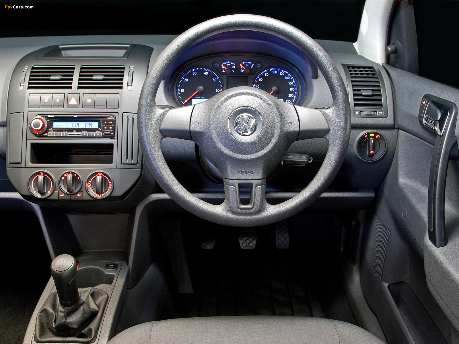 Volkswagen Polo Vivo Hatchback (IVf) 2010 photos (1600 x 1200)