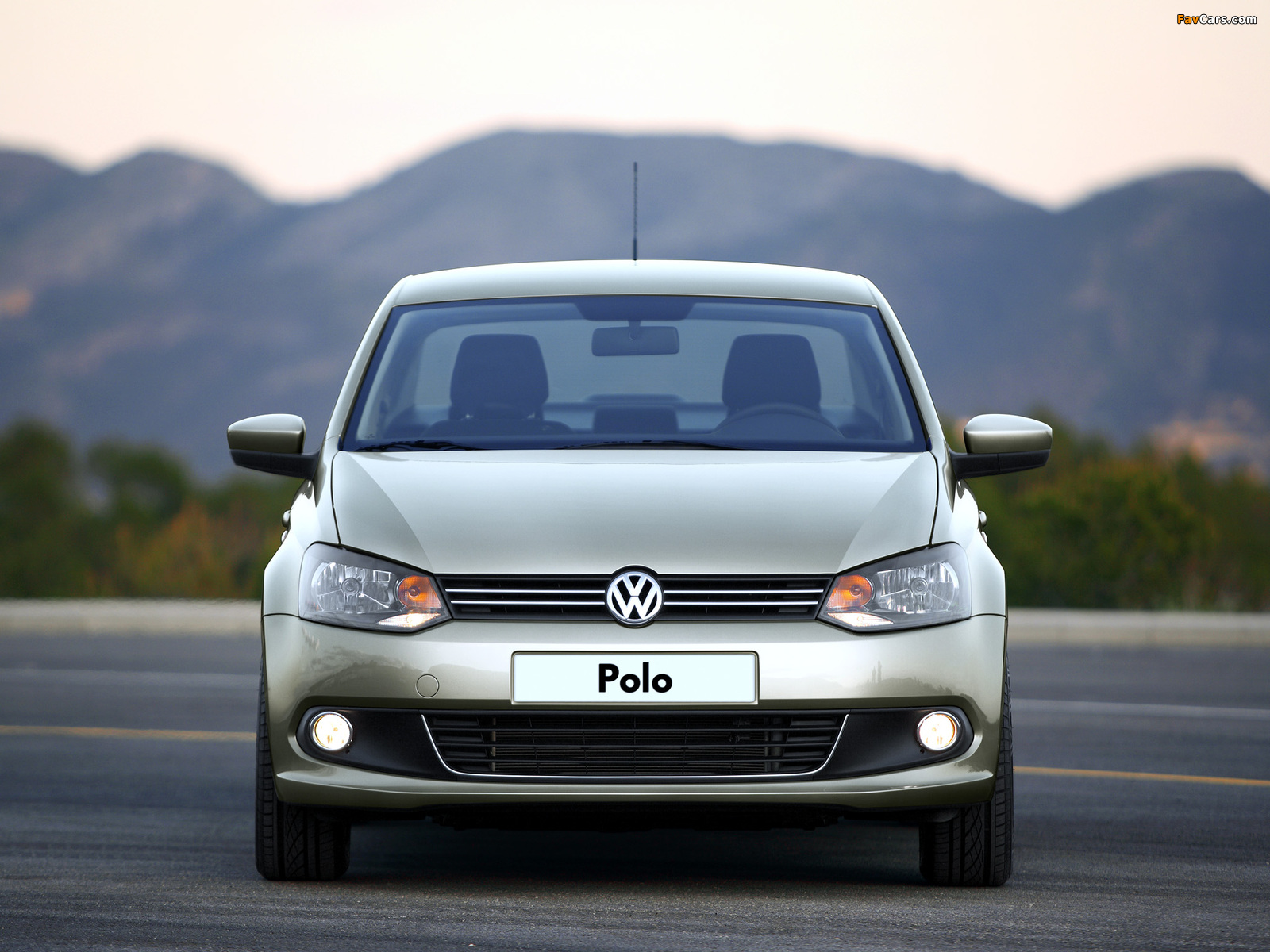 Volkswagen Polo Sedan (V) 2010 pictures (1600 x 1200)