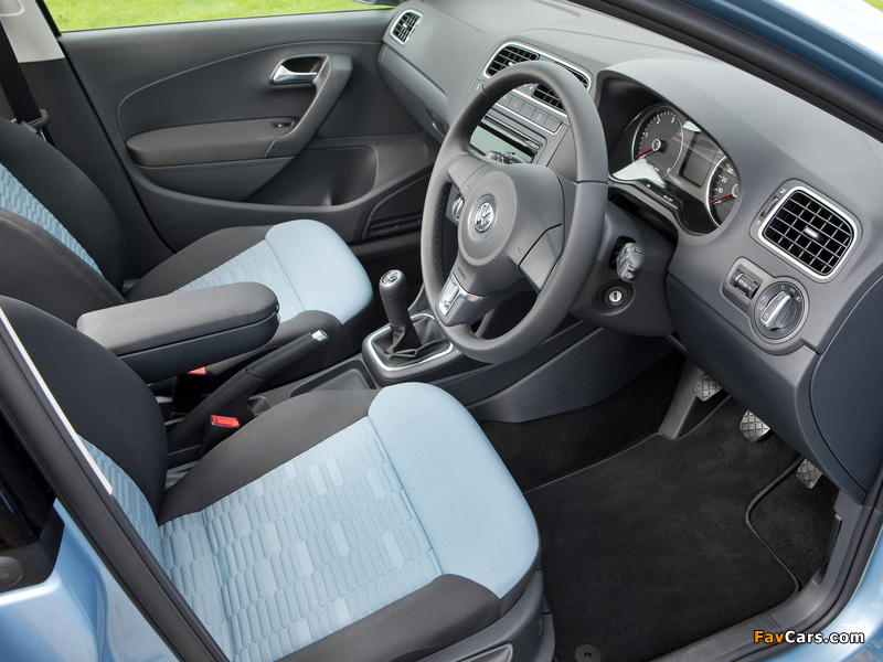 Volkswagen Polo BlueMotion 5-door UK-spec (Typ 6R) 2010 pictures (800 x 600)