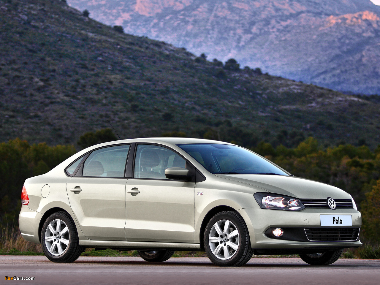 Volkswagen Polo Sedan (V) 2010 wallpapers (1280 x 960)