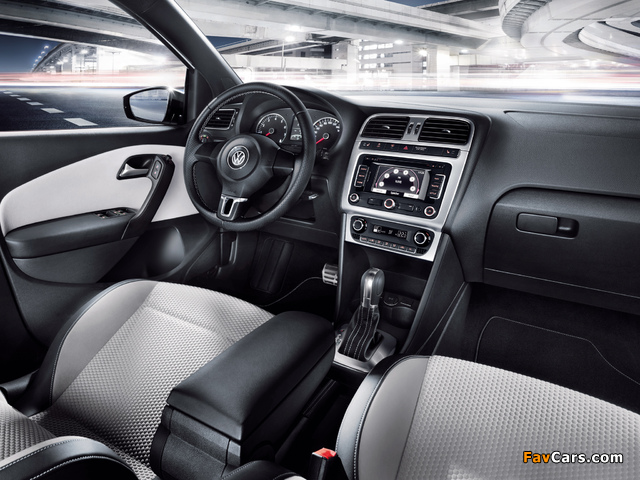 Volkswagen CrossPolo Urban White (Typ 6R) 2012 wallpapers (640 x 480)