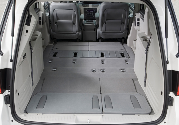 Images of Volkswagen Routan 2008–12