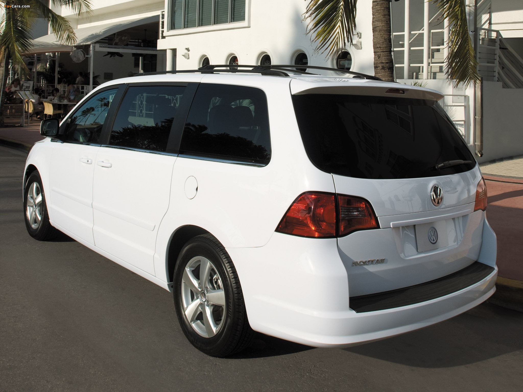 Photos of Volkswagen Routan North America 2008–2013 (2048 x 1536)