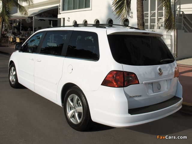 Photos of Volkswagen Routan North America 2008–2013 (640 x 480)