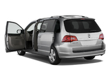 Pictures of Volkswagen Routan 2008–12