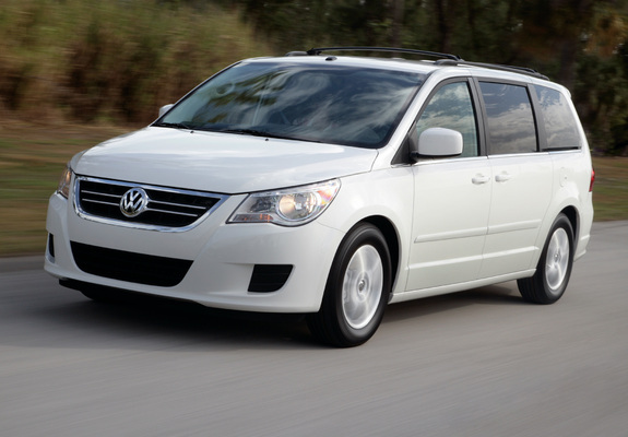 Volkswagen Routan 2008–12 photos
