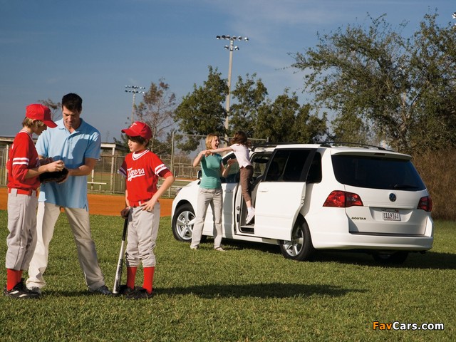 Volkswagen Routan North America 2008–2013 pictures (640 x 480)