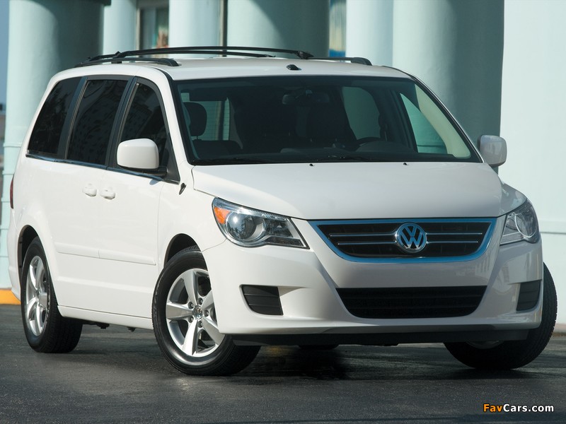 Volkswagen Routan North America 2008–2013 pictures (800 x 600)