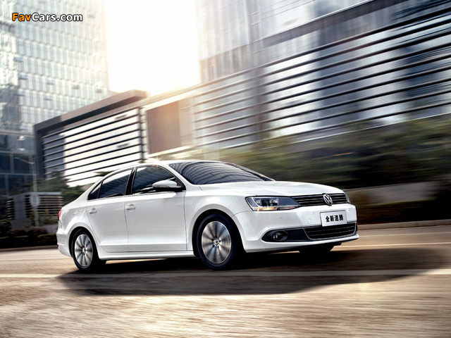 Photos of Volkswagen Sagitar 2012 (640 x 480)