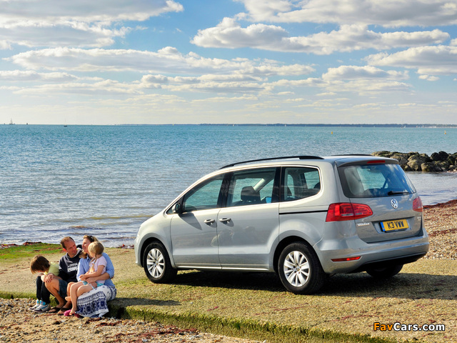 Images of Volkswagen Sharan UK-spec 2010 (640 x 480)