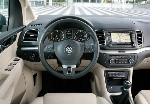 Images of Volkswagen Sharan 2010