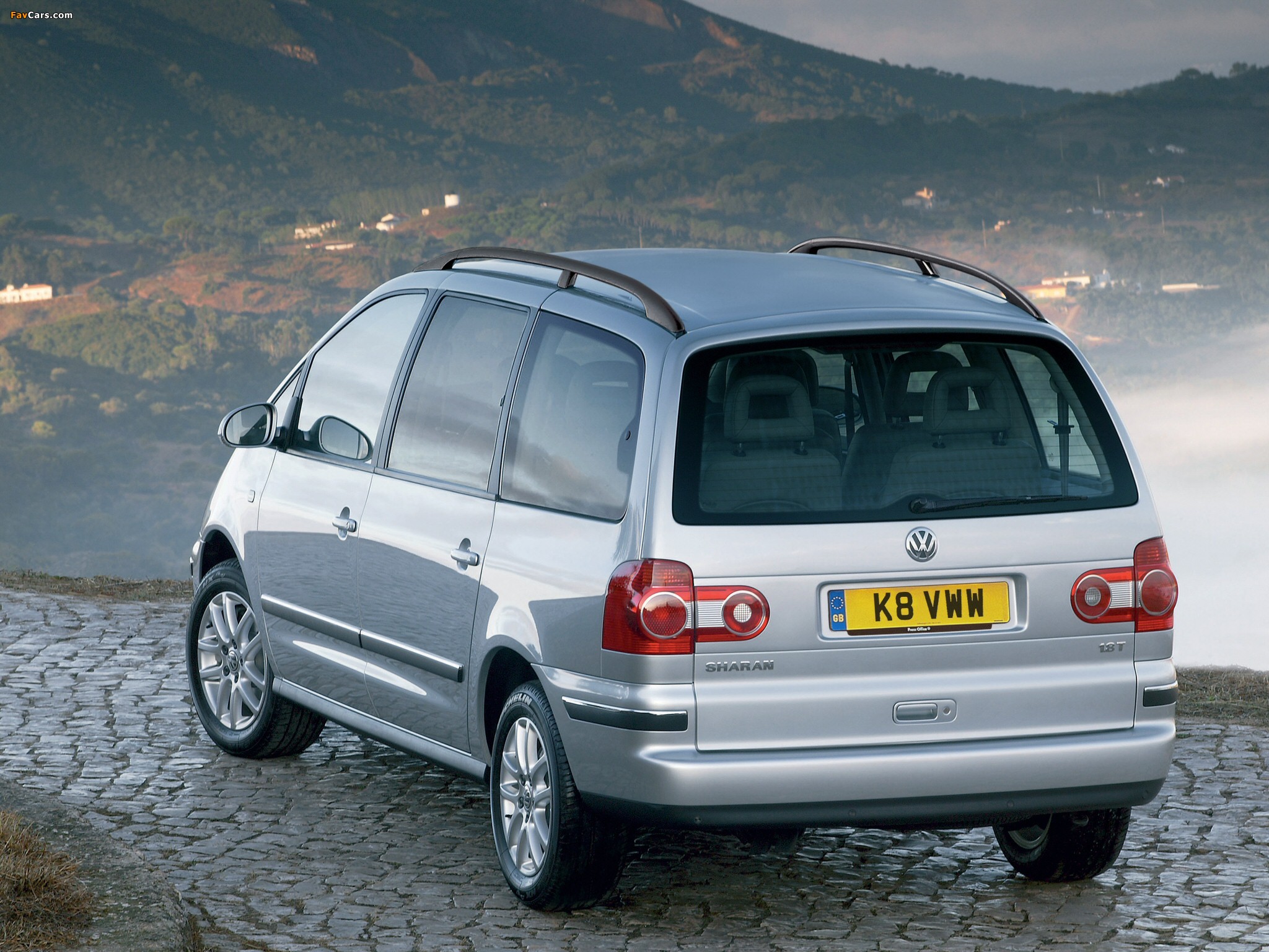 Photos of Volkswagen Sharan UK-spec 2004–10 (2048 x 1536)