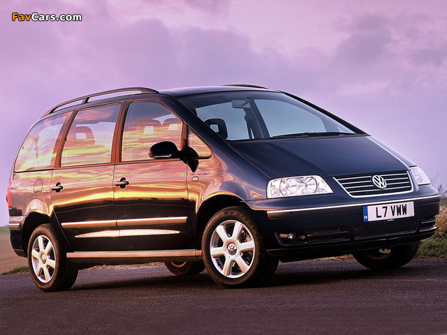 Photos of Volkswagen Sharan UK-spec 2004–10 (640 x 480)