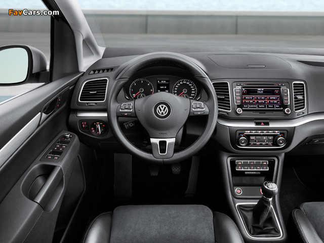 Pictures of Volkswagen Sharan 2010 (640 x 480)
