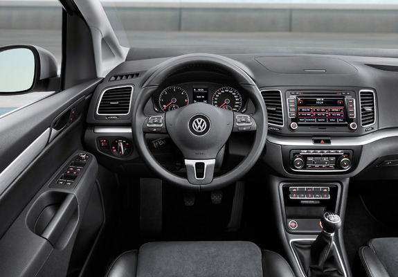 Pictures of Volkswagen Sharan 2010