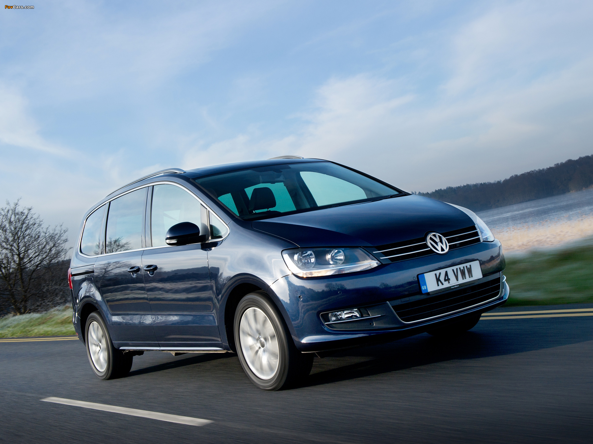 Pictures of Volkswagen Sharan UK-spec 2010 (2048 x 1536)