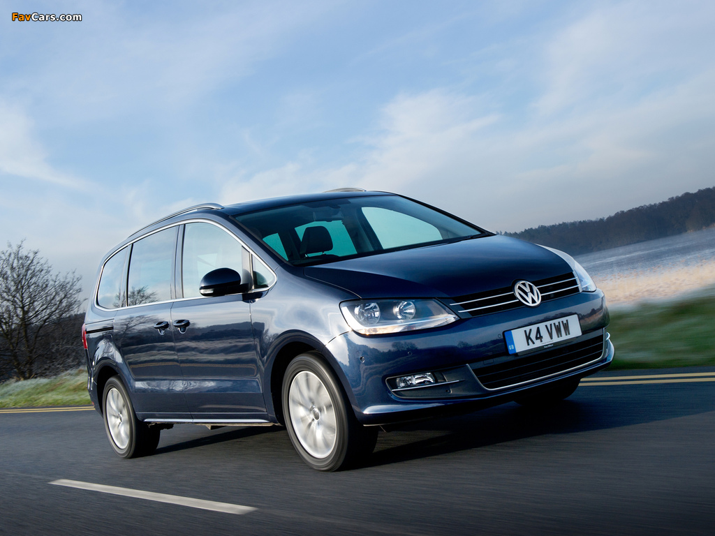 Pictures of Volkswagen Sharan UK-spec 2010 (1024 x 768)