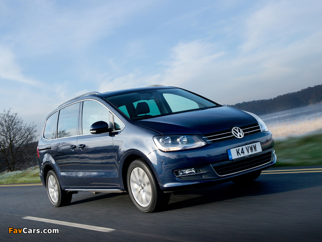 Pictures of Volkswagen Sharan UK-spec 2010 (640 x 480)