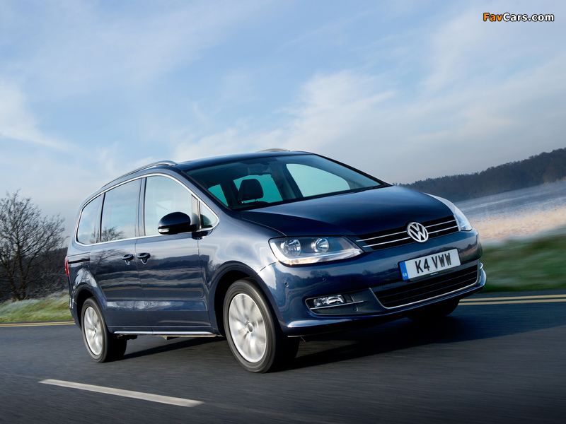 Pictures of Volkswagen Sharan UK-spec 2010 (800 x 600)