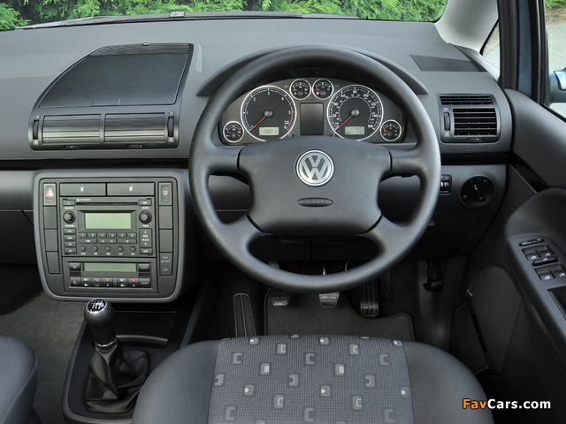 Volkswagen Sharan UK-spec 2004–10 photos (640 x 480)