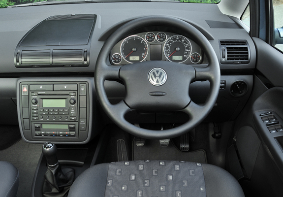 Volkswagen Sharan UK-spec 2004–10 photos